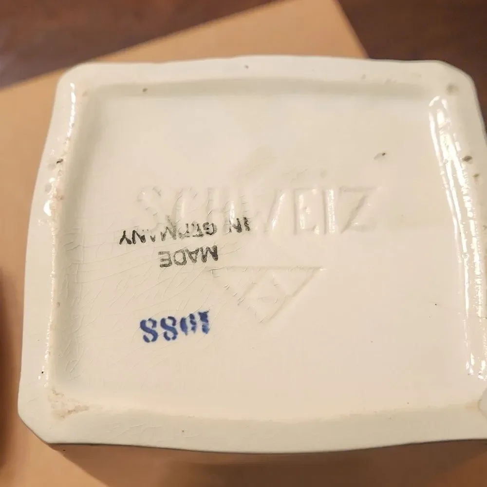 Schweiz Vintage German-Made Tall Coffee Canister